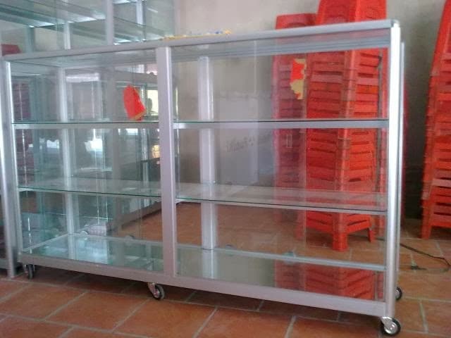 Cách vận chuyển tủ kính an toàn khi chuyển nhà