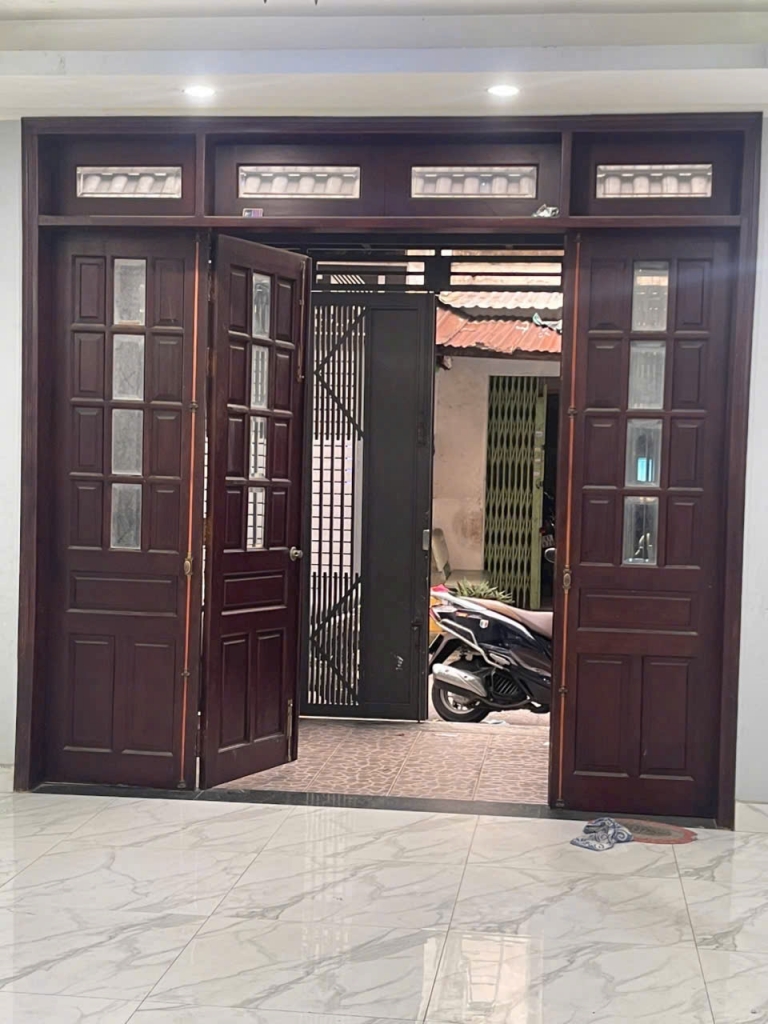 thu mua cửa gỗ căm xe